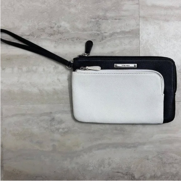 Nine West Black & White Colour Block Wristlet - Picture 2 of 7